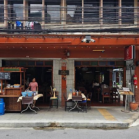 Baan Glang Soi Restaurant & Guesthouse Bangkok Esterno foto