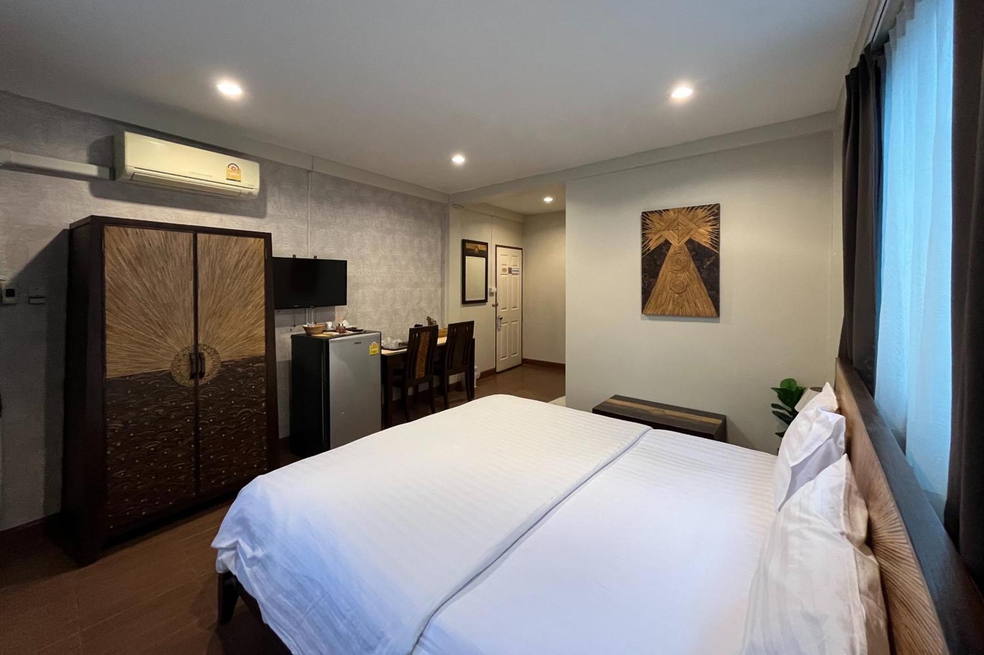 Baan Glang Soi Restaurant & Guesthouse Bangkok Esterno foto