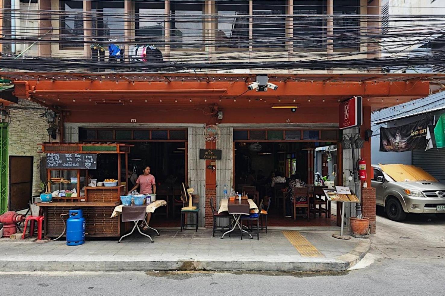 Baan Glang Soi Restaurant & Guesthouse Bangkok Esterno foto