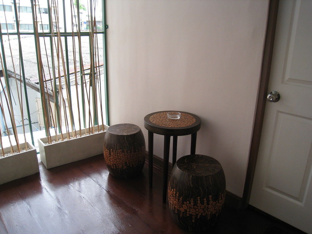 Baan Glang Soi Restaurant & Guesthouse Bangkok Esterno foto