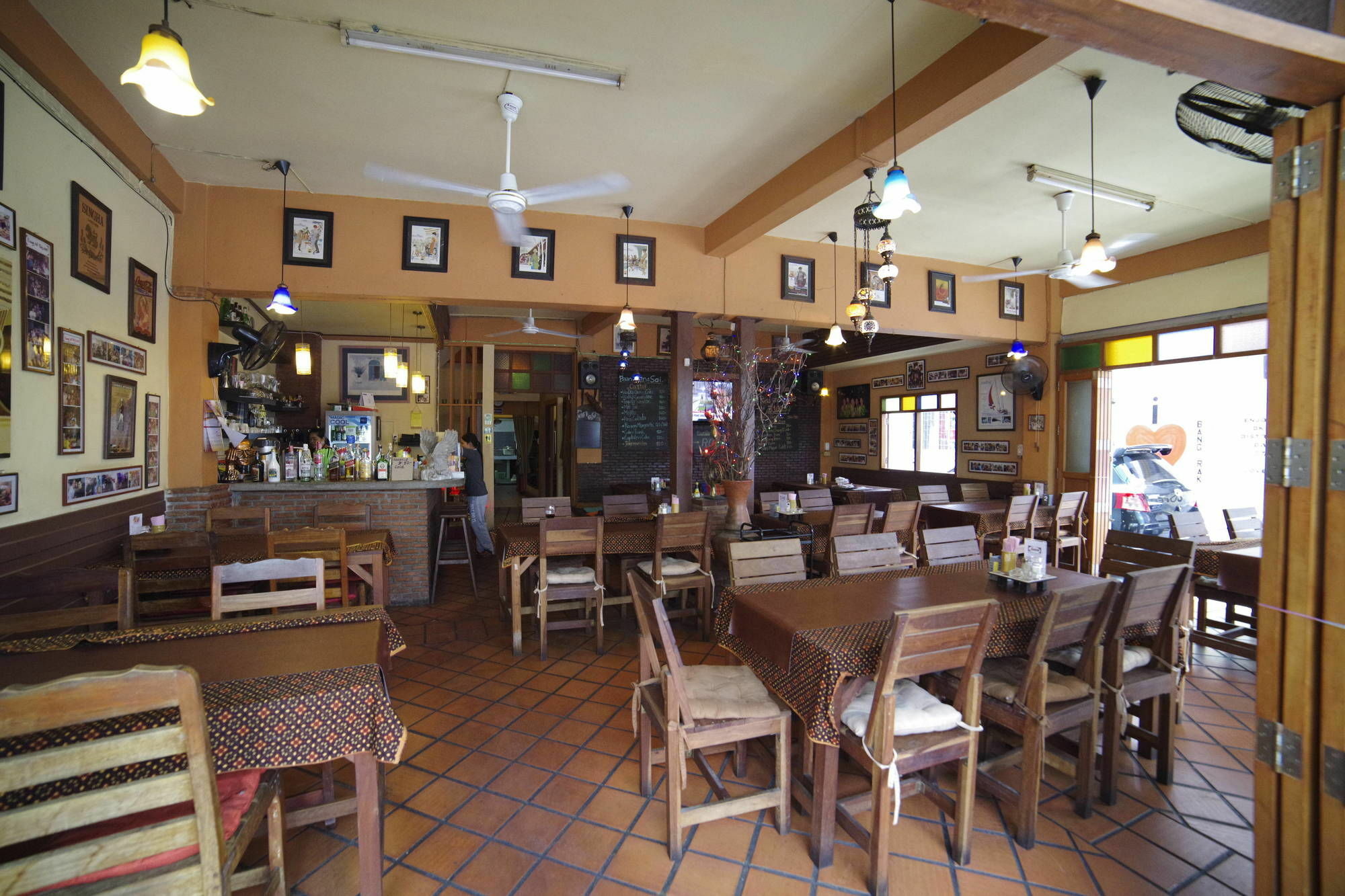 Baan Glang Soi Restaurant & Guesthouse Bangkok Esterno foto