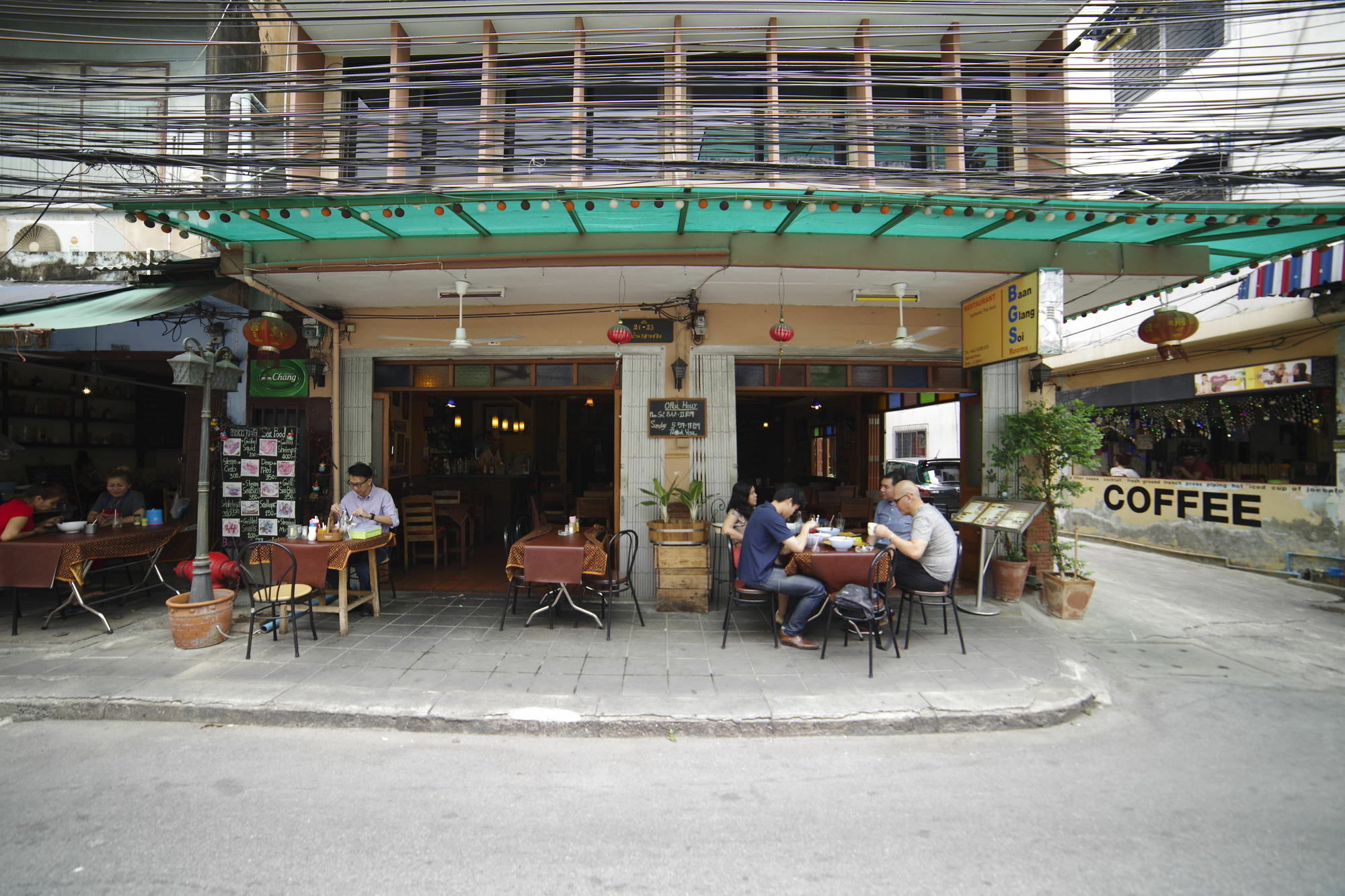 Baan Glang Soi Restaurant & Guesthouse Bangkok Esterno foto